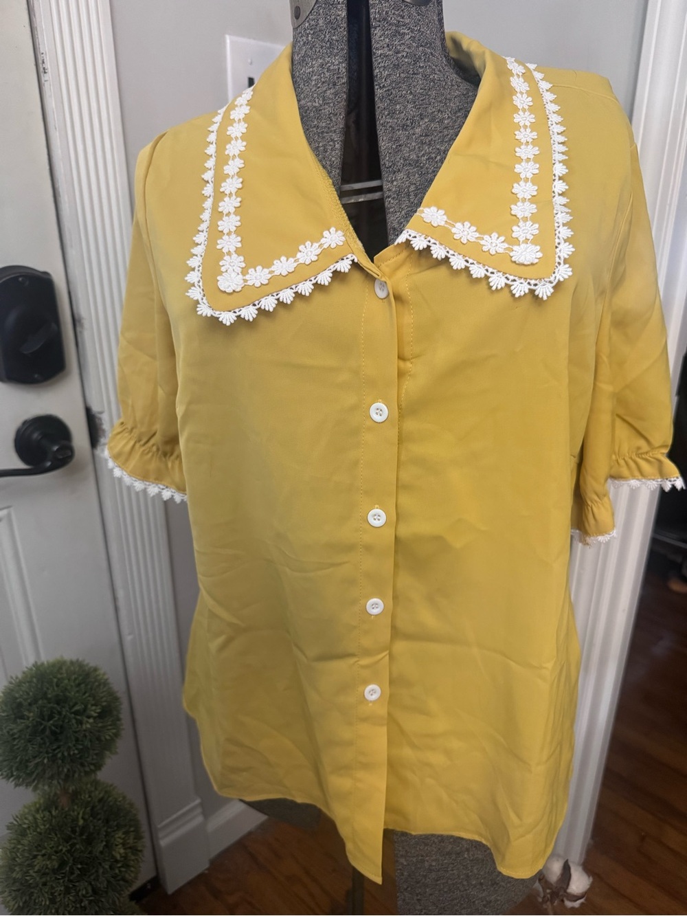 Women's Allegra K Yellow Button-Front Blouse with Daisy-Trim Peter Pan Collar LG